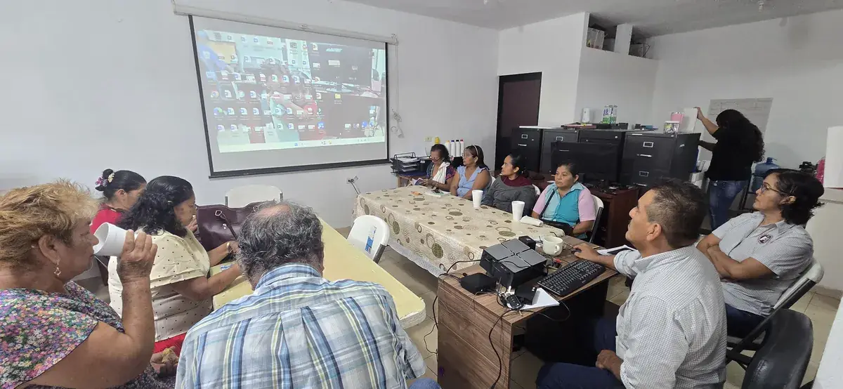 Sesión de educación financiera de Cooperativa REDFE