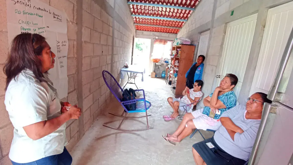 Sesión de ahorro comunitario en Cuauhtémoc, Centla
