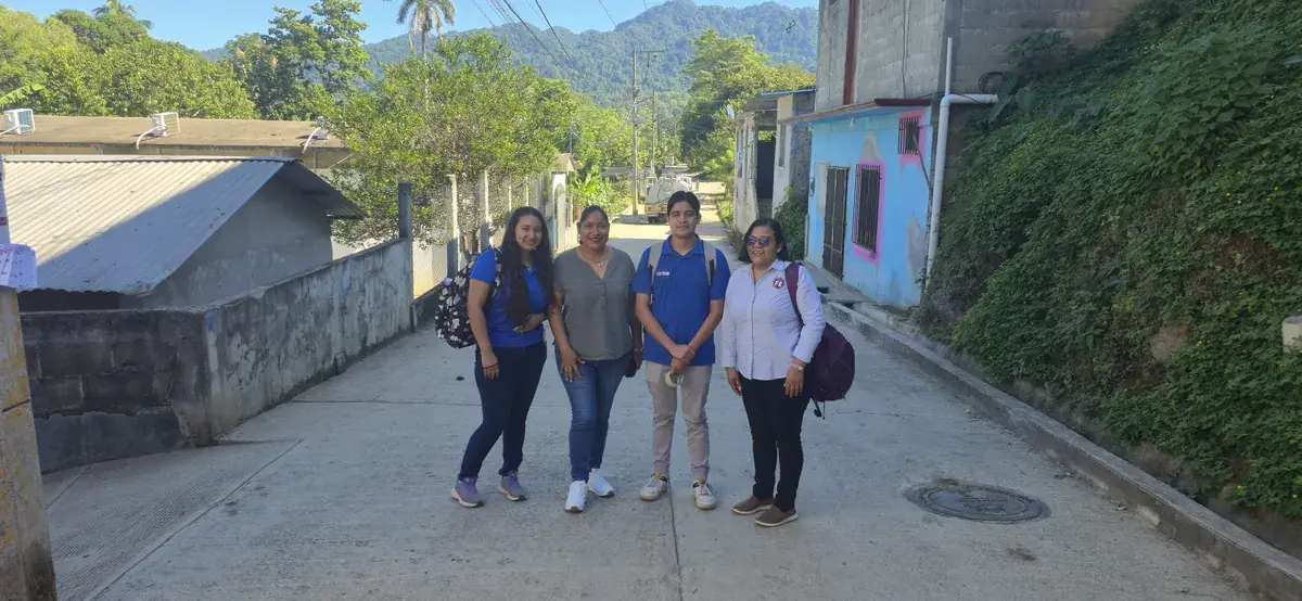 Equipo REDFE trabajando en comunidad